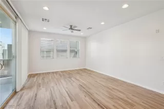 Photo #4: 2717008 Listing