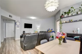 Photo #4: 2717049 Listing