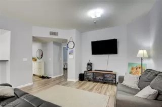 Photo #6: 2717049 Listing