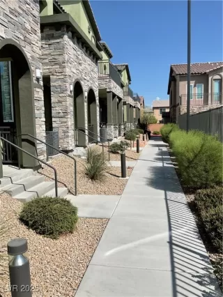 Photo #2: 2717052 Listing