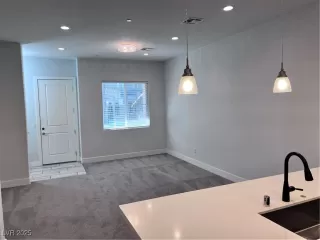 Photo #3: 2717052 Listing