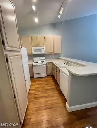 Photo #5: 2717063 Listing 