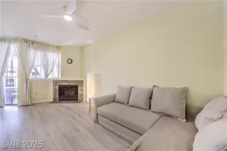 Photo #4: 2717098 Listing