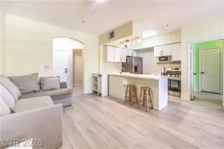 Photo #6: 2717098 Listing