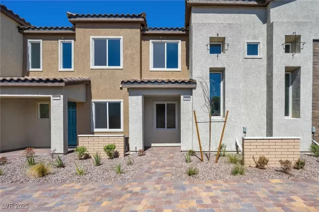 MLS: 2717112 Condo For Sale