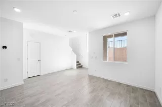 Photo #3: 2717112 Listing