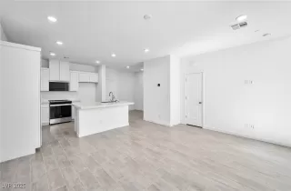 Photo #5: 2717112 Listing