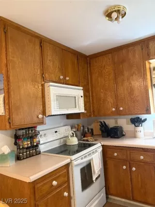 Photo #6: 2717115 Listing