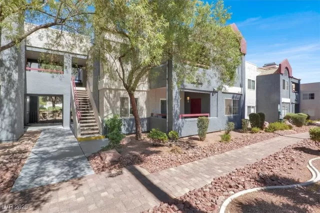 MLS: 2717134 Condo For Sale