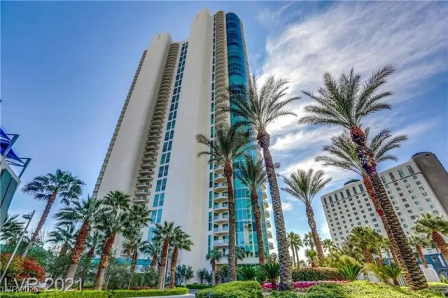 MLS: 2717182 Condo For Sale