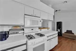 Photo #5: 2717232 Listing