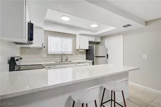 Photo #5: 2717285 Listing