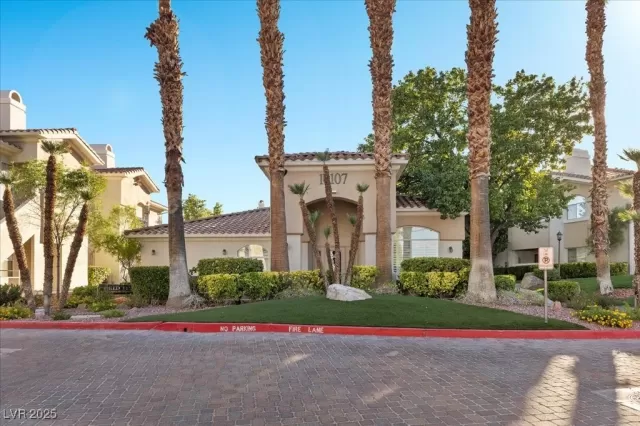 MLS: 2717303 Condo For Sale