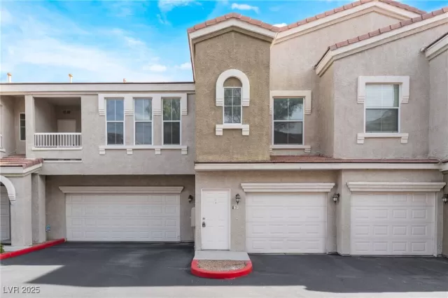 MLS: 2717304 Condo For Sale