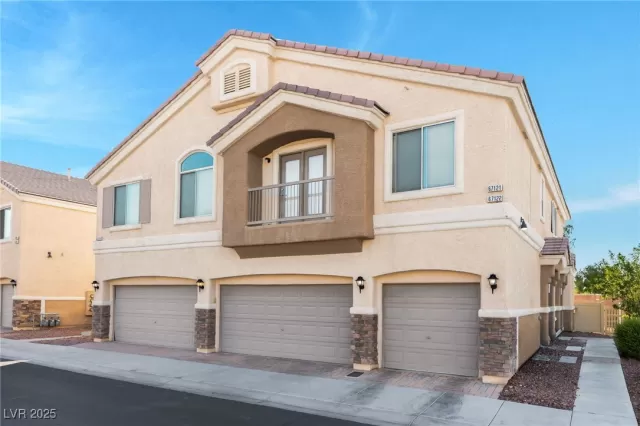 MLS: 2717344 Condo For Sale