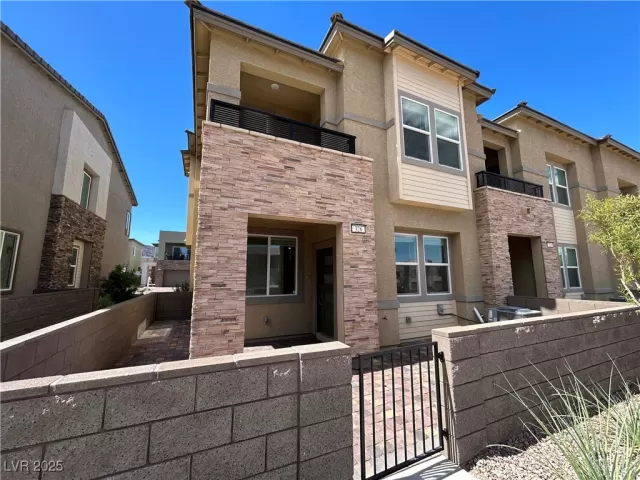 MLS: 2717365 Condo For Sale