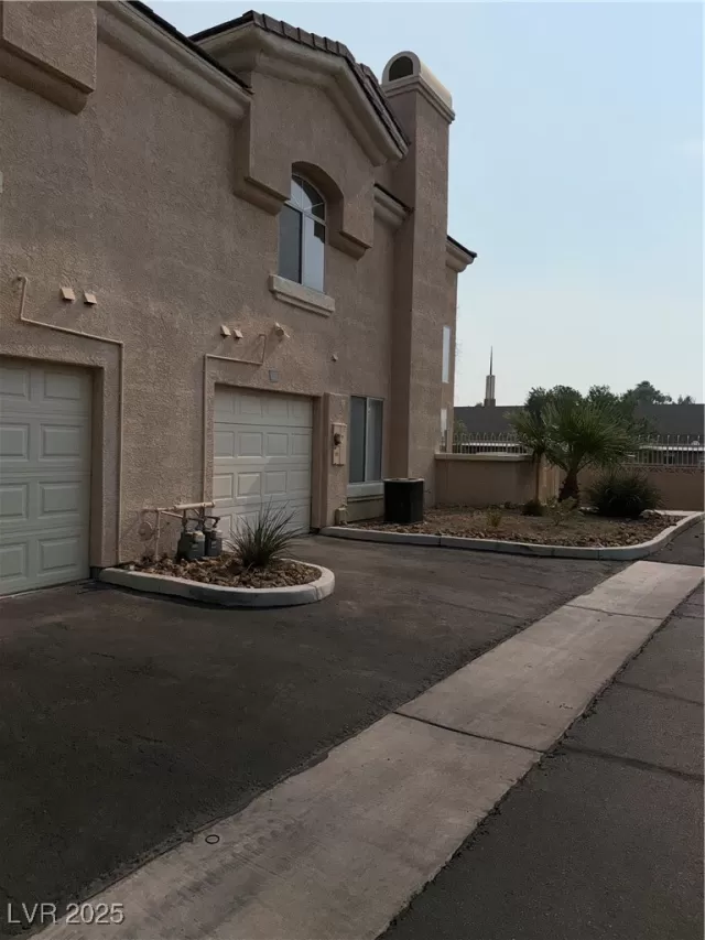 MLS: 2717395 Condo For Sale