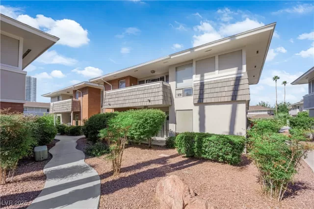 MLS: 2717411 Condo For Sale