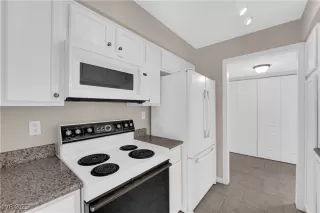 Photo #5: 2717411 Listing 