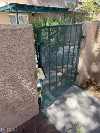 Photo #2: 2717418 Listing 