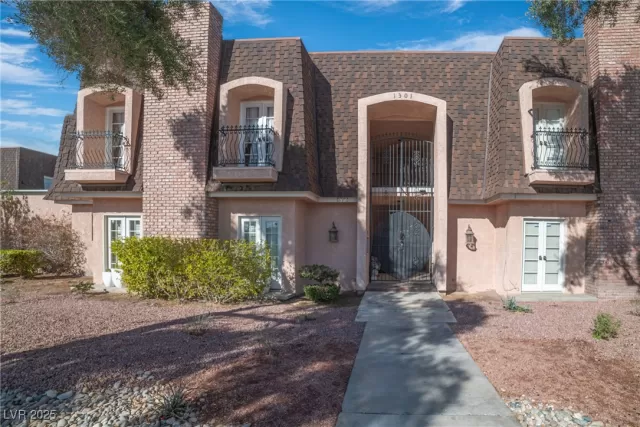 MLS: 2717430 Condo For Sale
