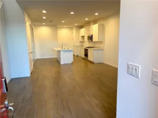 Photo #2: 2717439 Listing