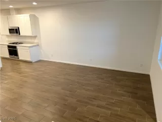 Photo #3: 2717439 Listing