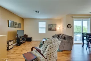 Photo #4: 2717446 Listing