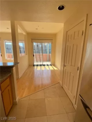 Photo #5: 2717447 Listing