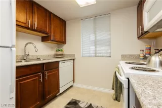 Photo #4: 2717455 Listing