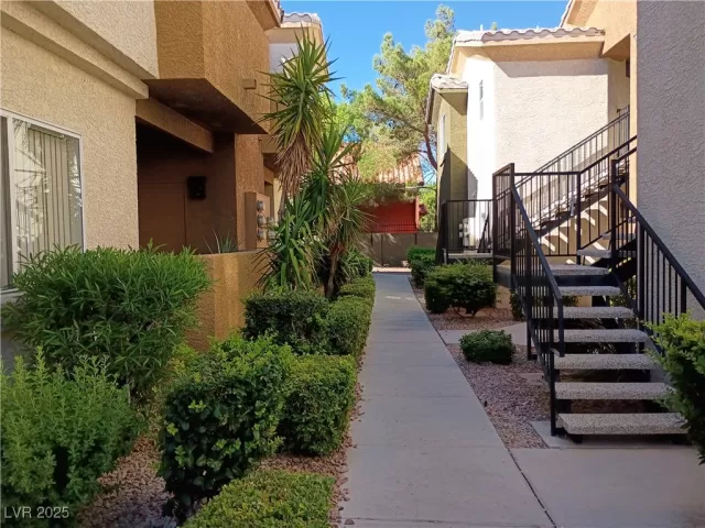 MLS: 2717461 Condo For Sale