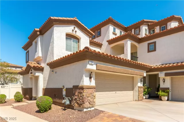 MLS: 2717479 Condo For Sale