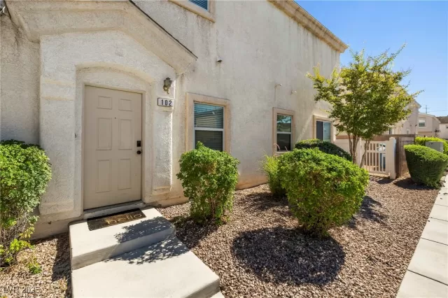 MLS: 2717482 Condo For Sale