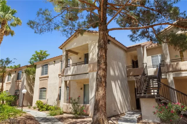 MLS: 2717491 Condo For Sale