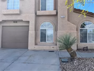 Photo #1: 2717543 Listing 