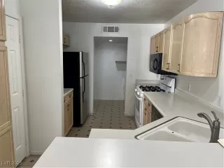 Photo #4: 2717543 Listing 