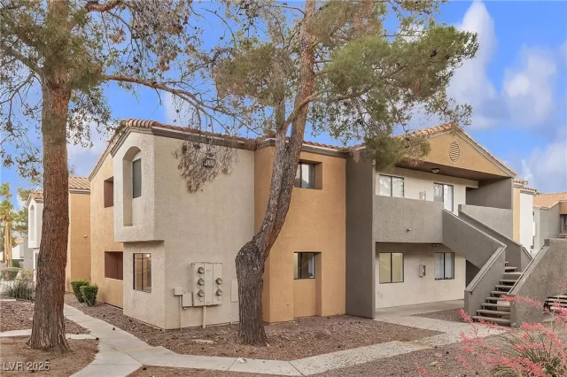 MLS: 2717576 Condo For Sale