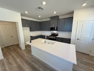 Photo #2: 2717584 Listing