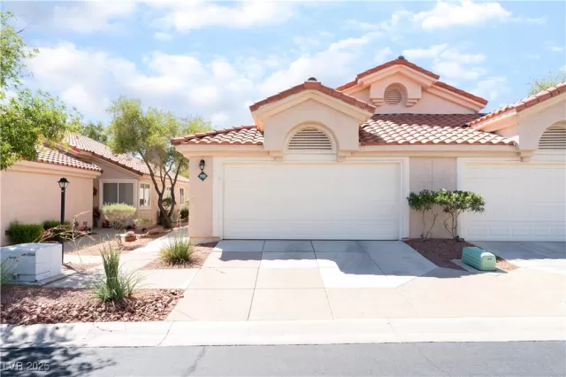 MLS: 2717596 Condo For Sale