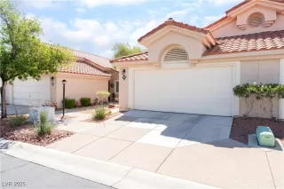 Photo #2: 2717596 Listing