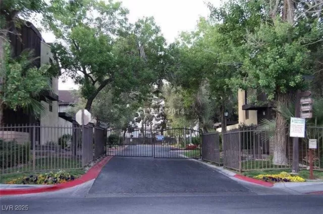 MLS: 2717623 Condo For Sale