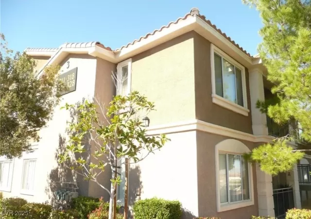 MLS: 2717660 Condo For Sale