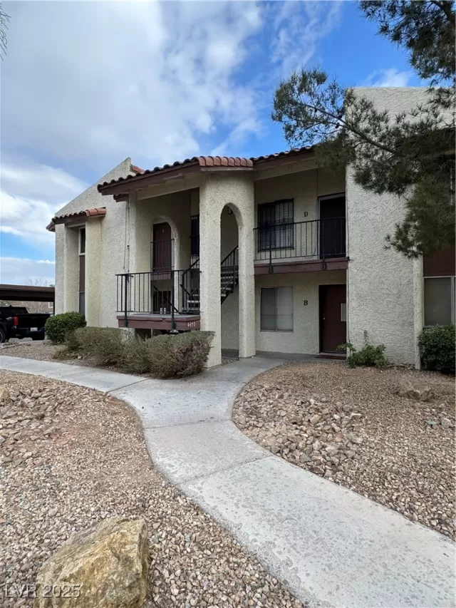 MLS: 2717669 Condo For Sale