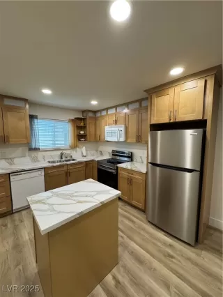 Photo #2: 2717669 Listing 