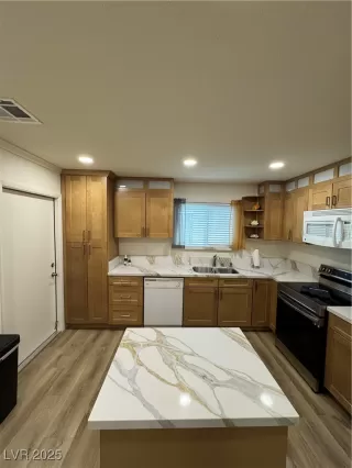 Photo #5: 2717669 Listing 