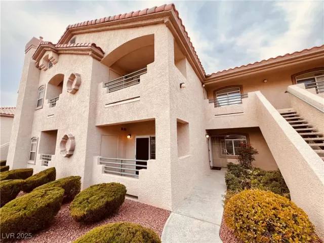 MLS: 2717677 Condo For Sale