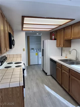 Photo #3: 2717699 Listing 