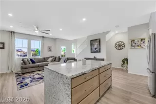 Photo #4: 2717706 Listing 