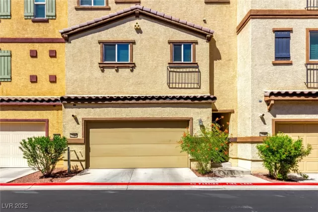 MLS: 2717726 Condo For Sale