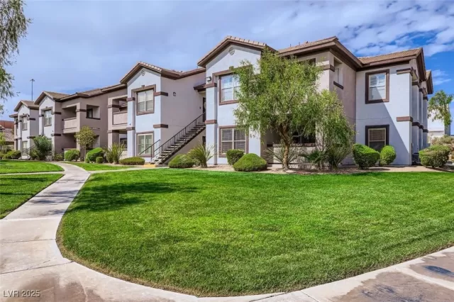 MLS: 2717759 Condo For Sale